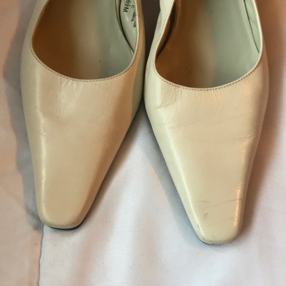 Shoes - Picture 2 of 4